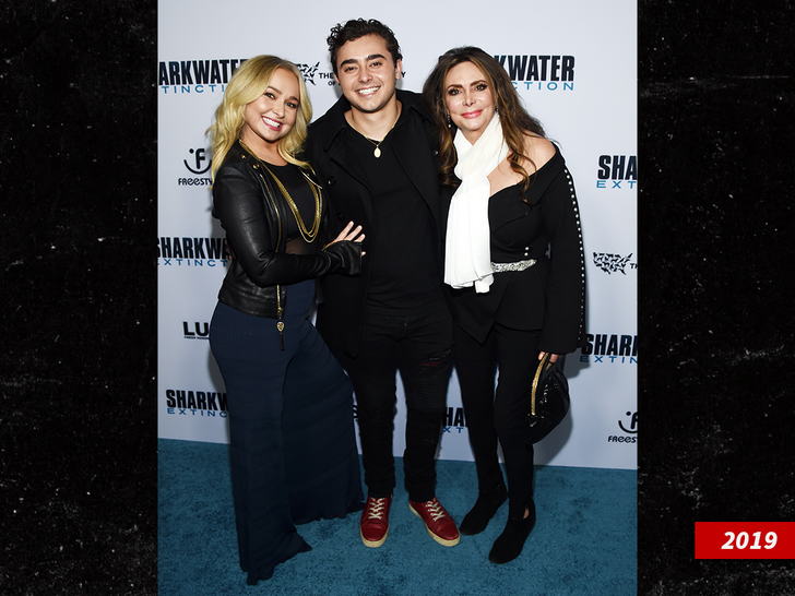 sub Hayden Panettiere, Jansen Panettiere and Lesley Vogel getty