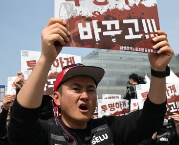 Samsung strike involving 47,000 workers looms as South Korea’s president urges labor deal