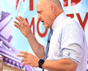 Jim Cramer says next week's economic data will drive the markets