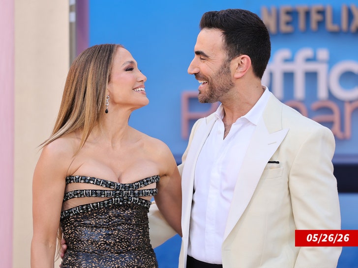 jennifer lopez and brett goldstein getty 2