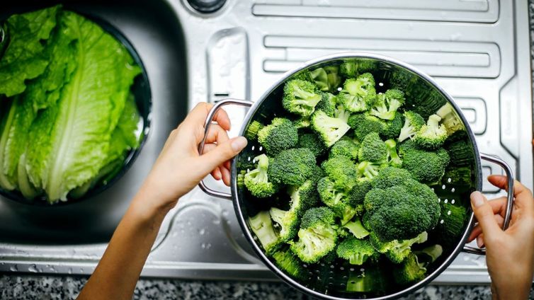 These leafy greens could help protect your lungs, study suggests