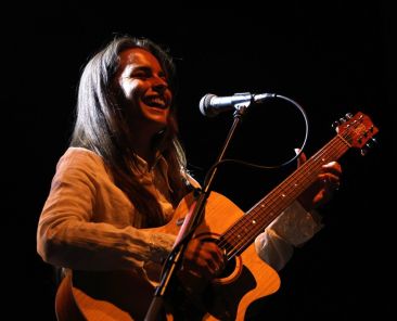 ‘A Rock Star Year.’ How Unsigned Australian Act Steph Strings Broke Out & Landed on the Bonnaroo Lineup: Six Things To Know