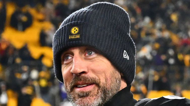Aaron Rodgers Reunites With His Family After Years of Estrangement