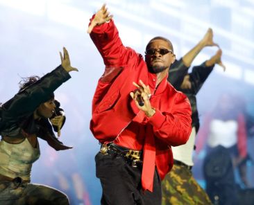 Usher Stops Steamy Onstage Encounter After Fan Appears Uncomfortable at Nashville Show