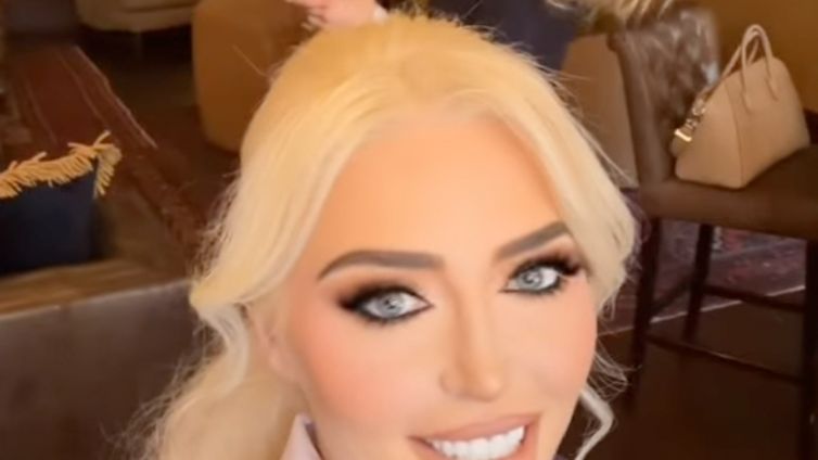 Hugh Hefner's Ex Karissa Shannon Pregnant With First Child