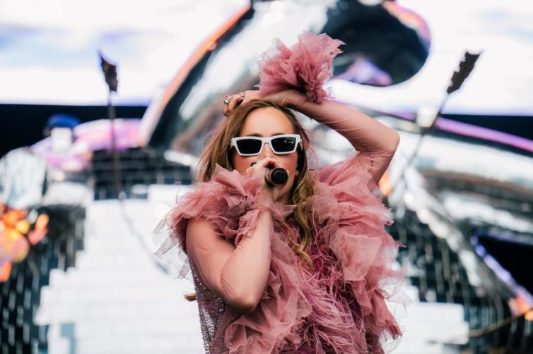 Sombr Made a Surprise Appearance During A Suki Waterhouse Interview at Lollapalooza