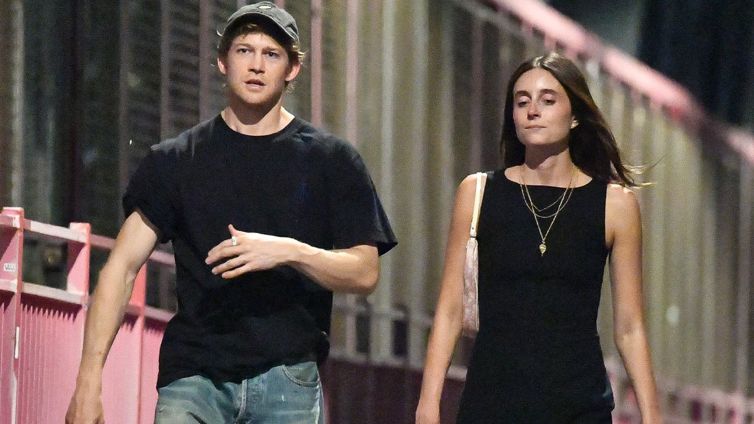 Taylor Swift's Ex Joe Alwyn Steps Out With Comedian Mary Beth Barone in NYC