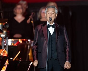 Andrea Bocelli With Jennifer Hudson, Diane Warren, David Foster & More Friends at Hollywood Bowl: 6 Best Moments