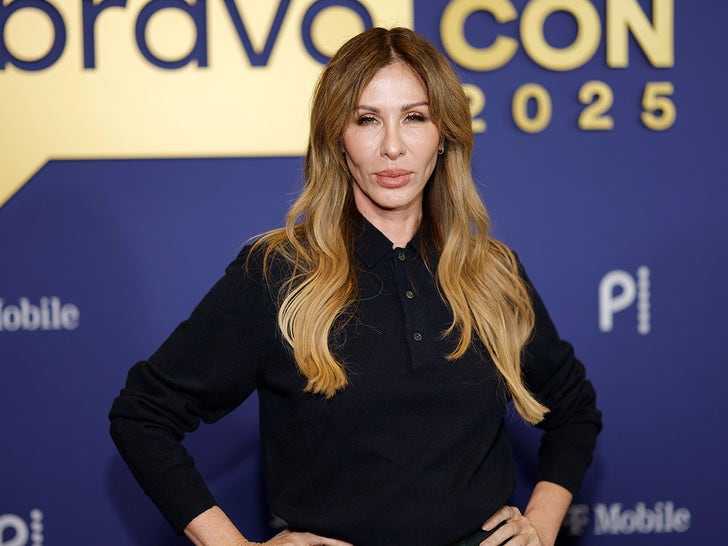 Carole Radziwill -- now 62 years old -- hit up the most recent BravoCon looking gorgeous!