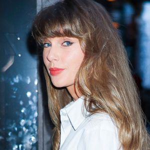Taylor Swift Crashes Dakota Johnson's 'SNL' Monologue