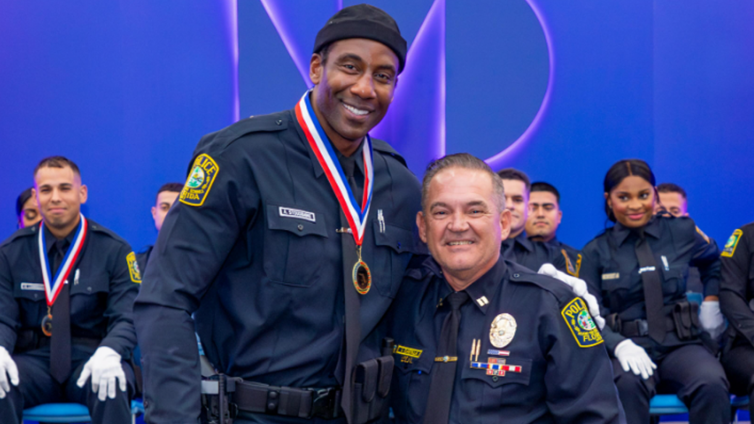 Ex-Knicks Star Amar’e Stoudemire Graduates Police Academy, Now A Cop