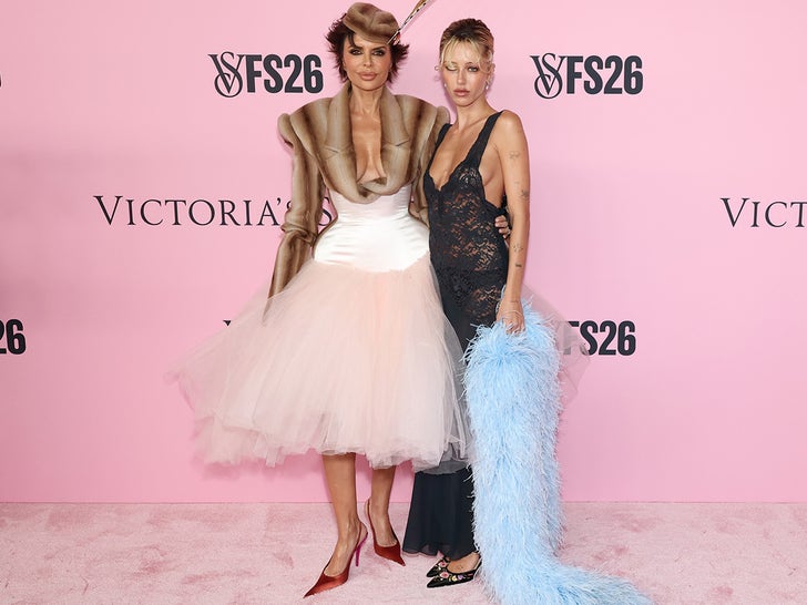 1018-Victorias-Secret-Fashion-Show-2026-Arrivals-Sub3